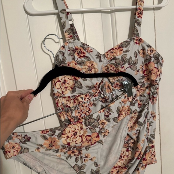 Jessica Simpson Maternity Floral Swimwear - Picture 1 of 13